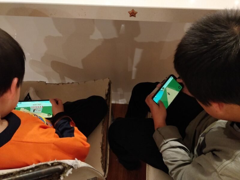 Kids playing Roblox